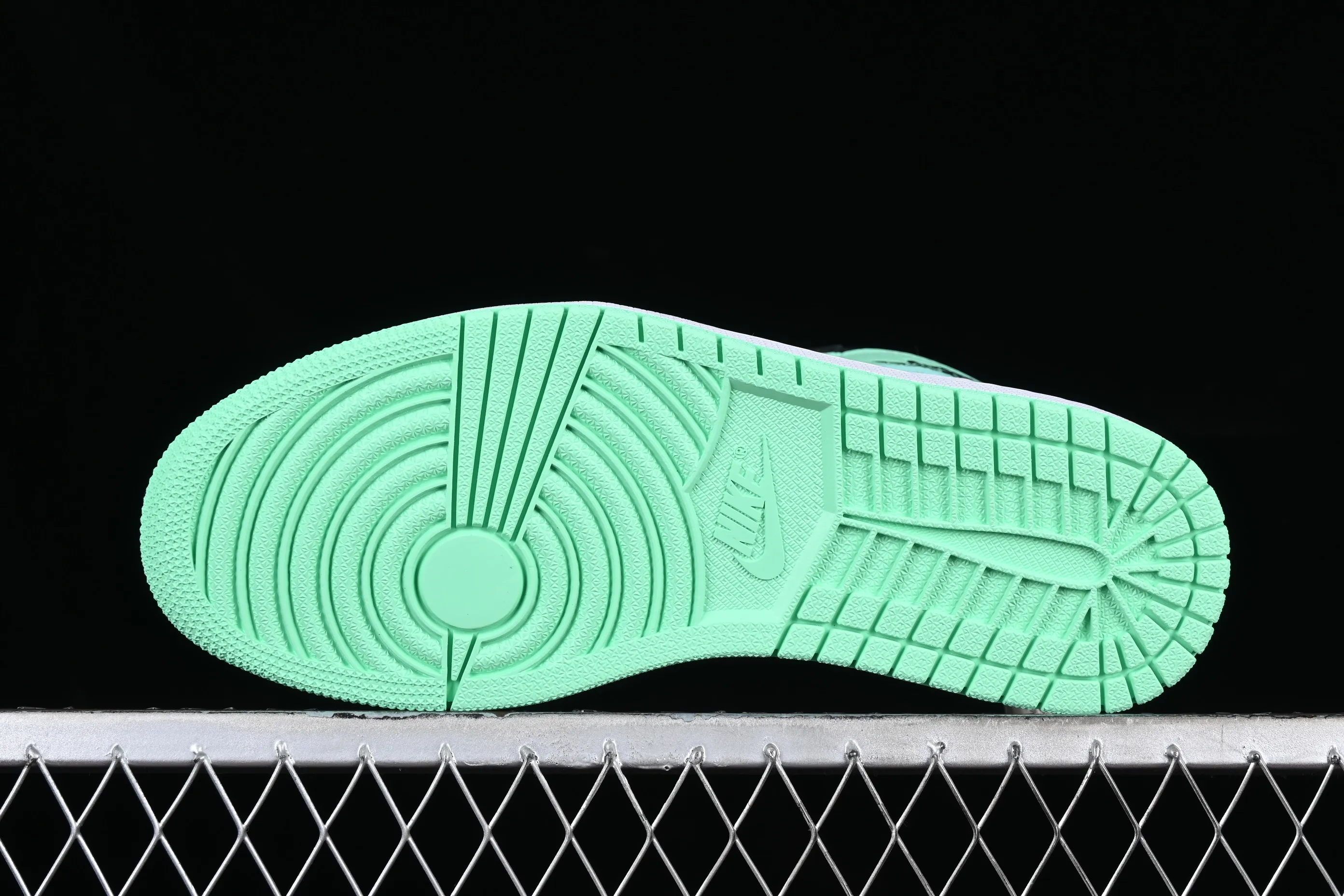 All categories Air Jordan Jordan series basketball shoes Air Jordan 1 High Air Jordan 1 Retro High "Green Glow" AJ1 Joe 1 mint green high-top basketball shoes DZ5485-130